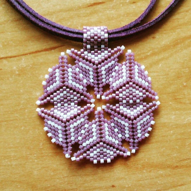 Эффектный кулон