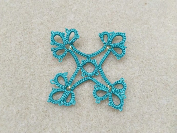 Зажим в технике фриволите