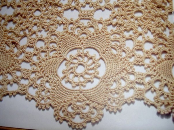 Круглый мотив с ажурной окантовкой