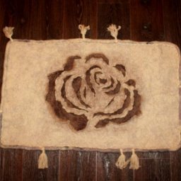Валяное панно с розой