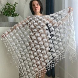 Шаль с обвязкой "Соломоновыми петлями"