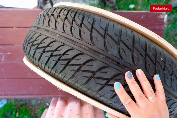 Мастерим столик из старой шины