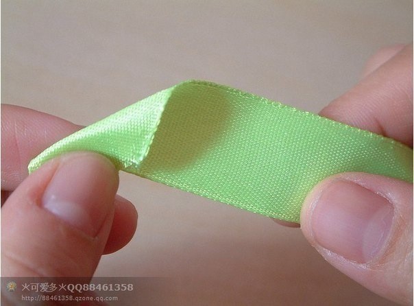 Розочки из репсовых или из атласных лент