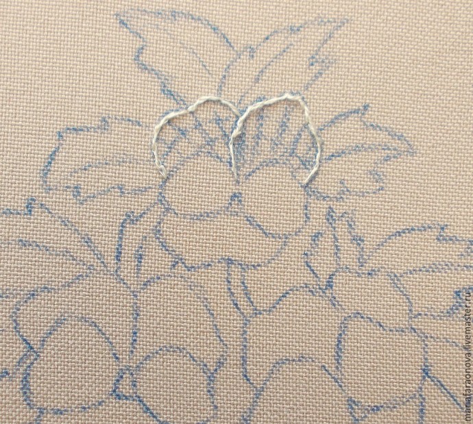 Вышиваем гладью анютины глазки