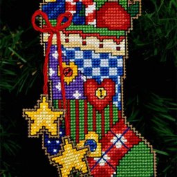 ​Вышиваем новогодний носок с подарками