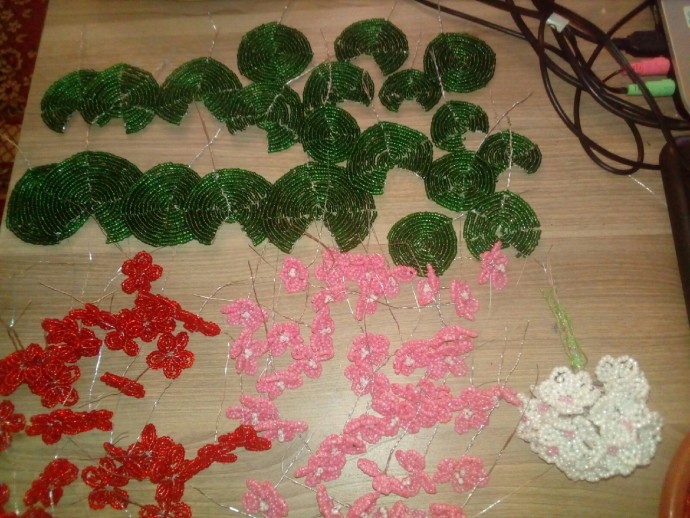 ​Чудесные цветочки из бисера