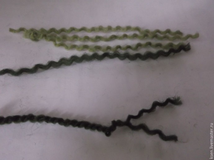 Декоративная ёлка из пряжи