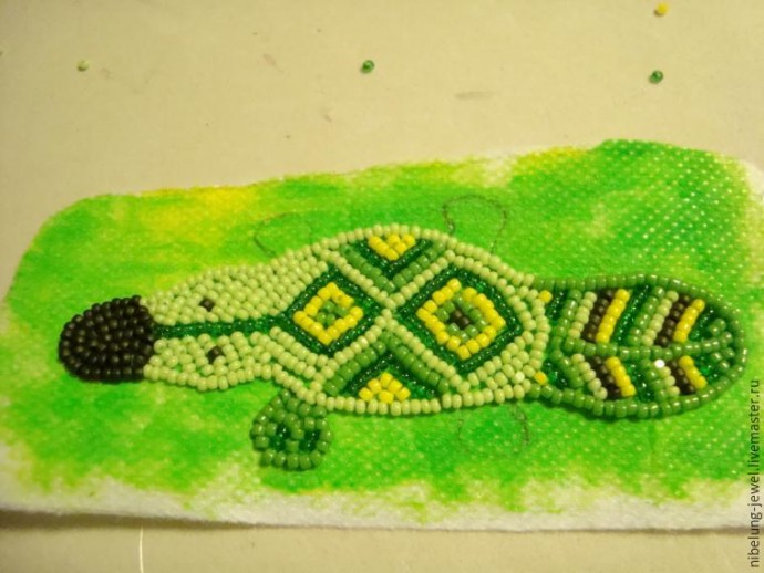 Утконос в этническом стиле