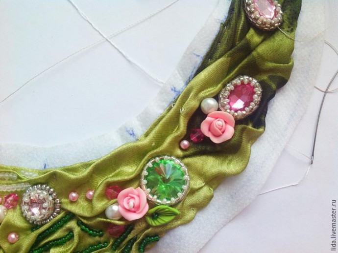 Шикарное колье "Утренняя роза"