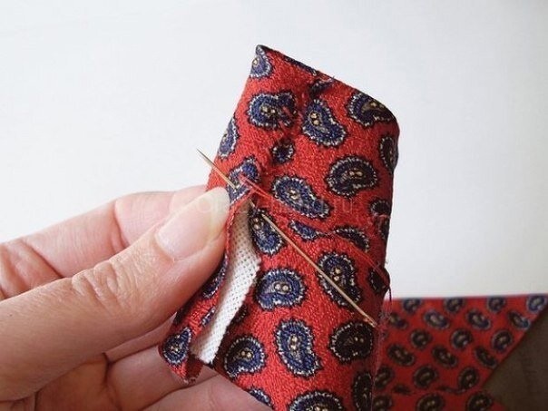 Kravattan yapılmış gözlük kılıfı