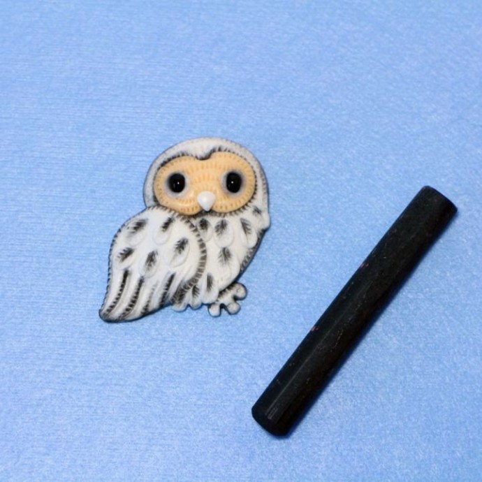 Брошь "Cова Букля" из полимерной глины