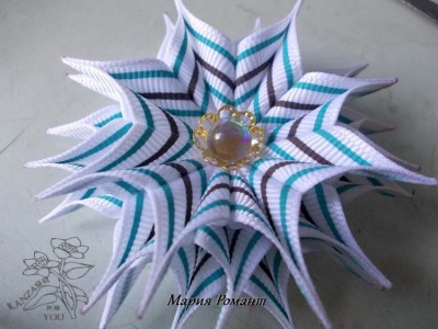 Цветок из репсовых лент