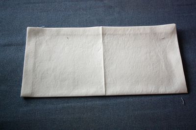 Изумительной красоты подушка с объемными элементами