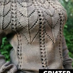 ​Красивый узор вокруг горловины джемпера