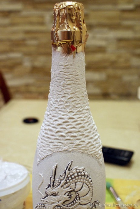 Декор бутылки с драконом