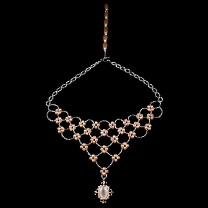 Украшения из бисера