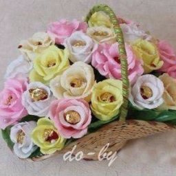 Нежный букет из конфет