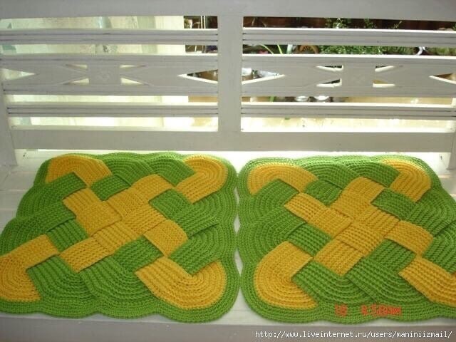 Плетёный коврик или сидушка на стул с оригинальным узором