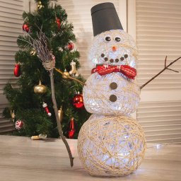 ​Снеговик из толстых ниток своими руками