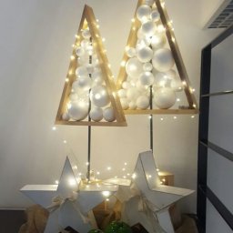 Треугольные елочки с шарами и подсветкой своими руками: мастер-класс