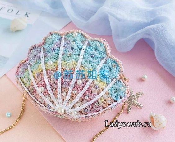 ​Вязаная сумочка-ракушка
