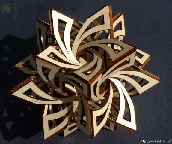 Геометрическая скульптура из картона