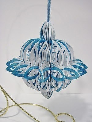 Филигранная подвеска из бумаги