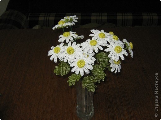 Ромашка из бисера