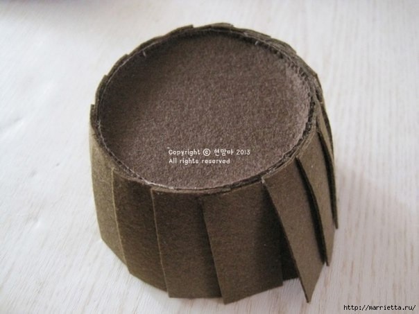 Клубничный кекс из фетра: мини-мастер-класс