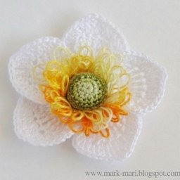 Нежный цветок из пряжи: мастер-класс