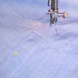 Очень простая обработка разреза рукава планкой