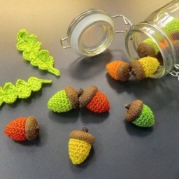 ​Декоративные листики дуба и жёлуди