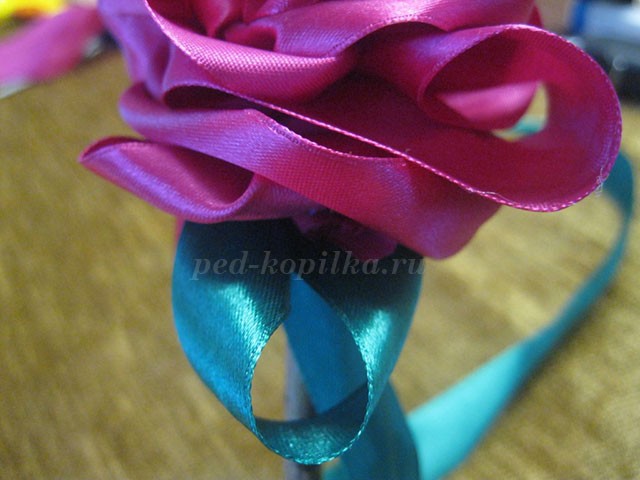 Розы из атласных лент: мастер-класс