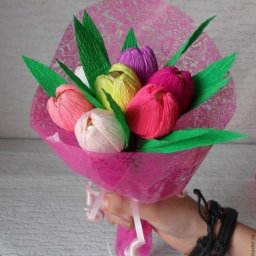 ​Яркие тюльпаны из конфет к 8 Марта