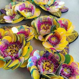 Вышивка с разноцветными пайетками