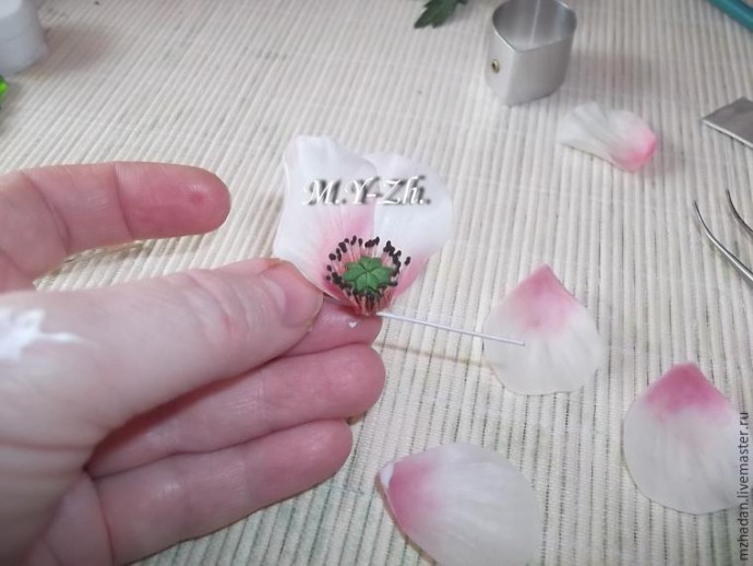 Гребень для волос с цветком мака