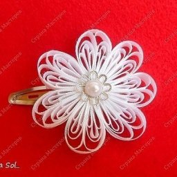 Цветочек из тонкой атласной ленты