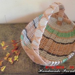 Лукошко из газетных трубочек