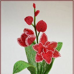 Прекрасный цветок из бисера