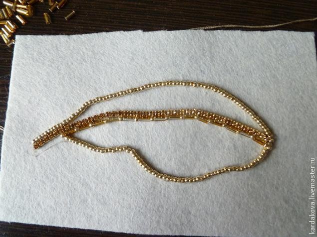 Брошь из бисера "Перо"