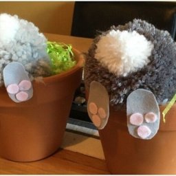 Забавный декор из помпонов