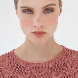 Очень красивый свитер со сказочным узором