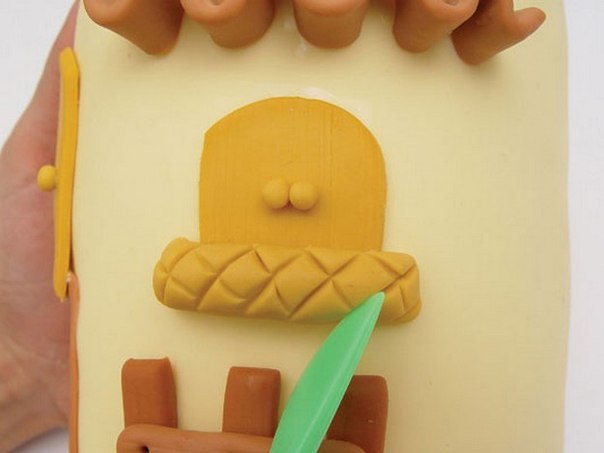 Забавный домик для хранения пакетов