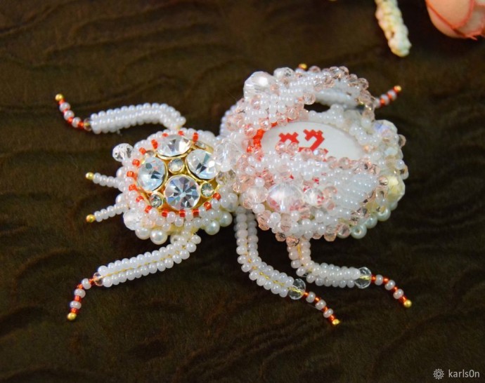 Изготавливаем брошь "Узорчатый жучок"