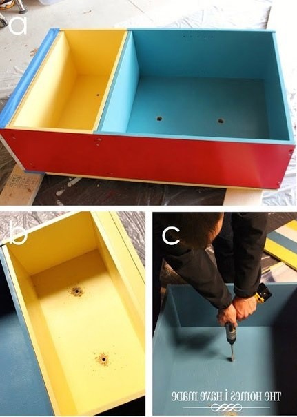 Удобная песочница из старого ненужного шкафа