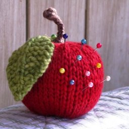 ​Игольница "Яблоко": вязание спицами