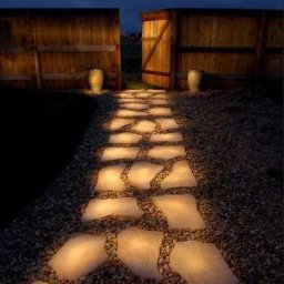 Использование флуоресцентных красок в декоре сада