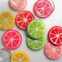 ​Яркие подставки под горячее из фетра