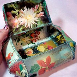 Классическая шкатулка из открыток