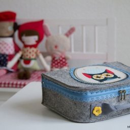 Интерьерный чемоданчик для мелочей из фетра